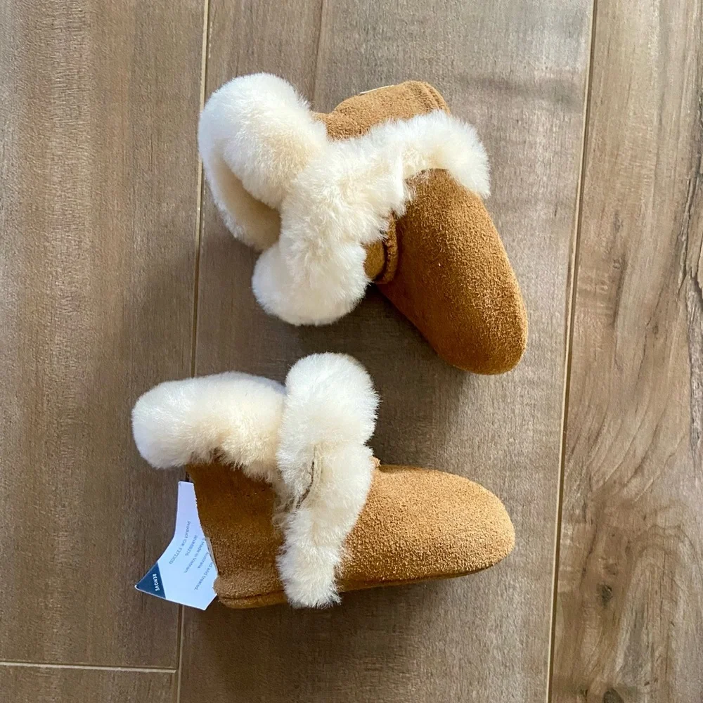 UGG Baby Lassen Ankle Boot in Chestnut